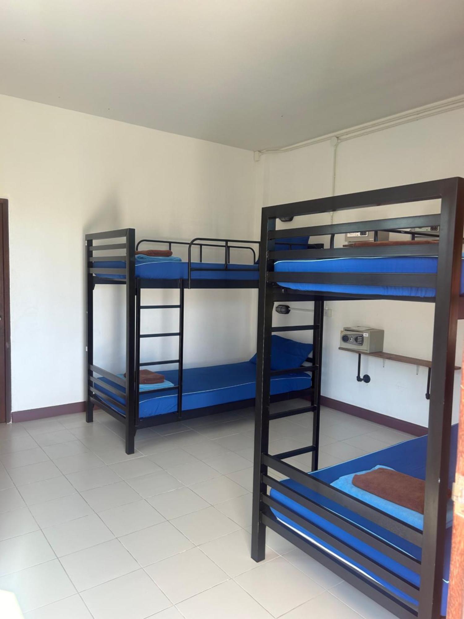Dormitorio Misto con 4 Letti